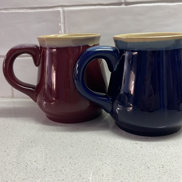 Two hand crafted Meet me Under the Mistletoe mugs - Picture 2 of 7